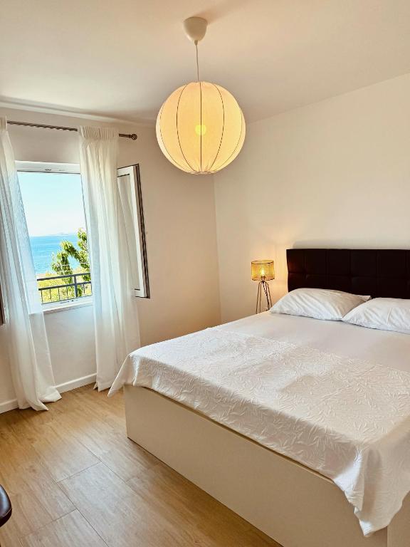 Postel nebo postele na pokoji v ubytování Apartments Lorena