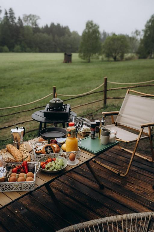 Jídlo v luxury tent nebo okolí