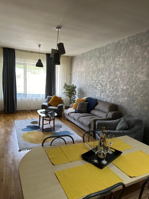 a living room with a couch and a table at Apartament “La Iepure” in Braşov