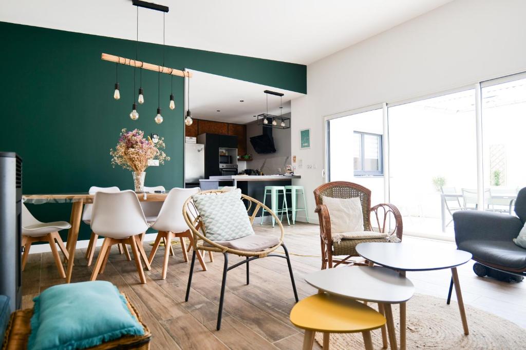 Posedenie v ubytovaní Superbe maison de vacances entre plage et marais - 7 pers