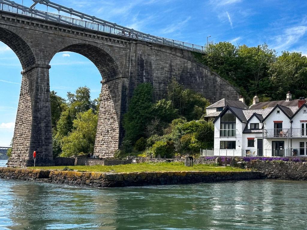 Hiraethog, Menai Bridge (updated prices 2024)