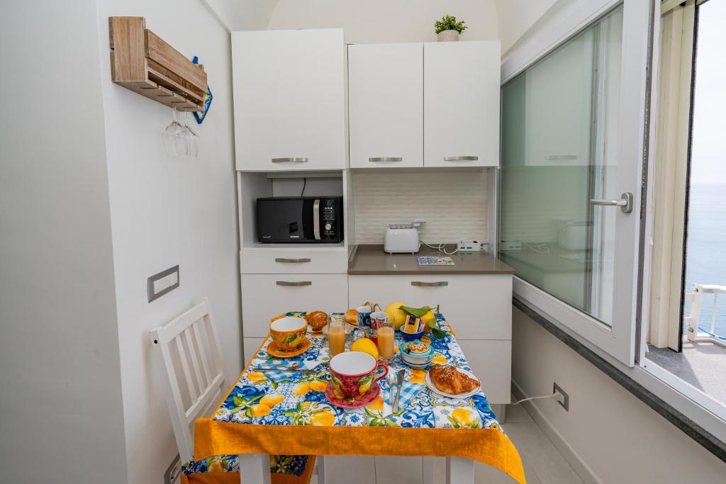 Кухня или мини-кухня в Casa L'Aurora
