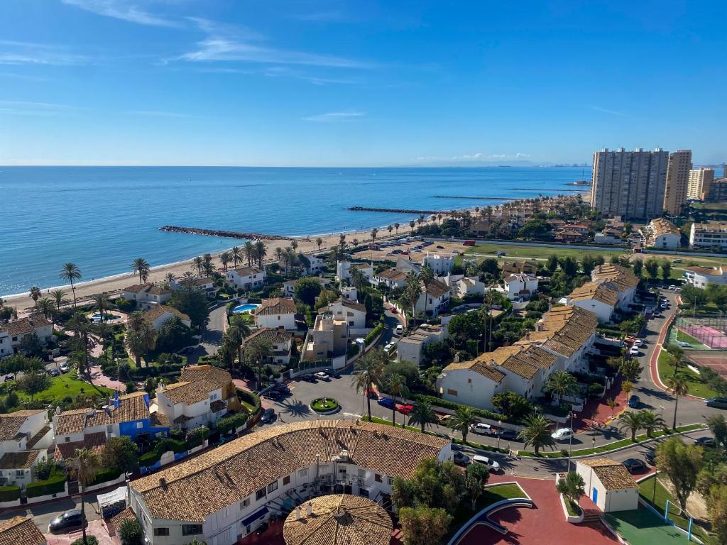 an aerial view of a city and the ocean at Apartamento en primera línea de la playa a 15 minutos de la Ciudad de Valencia in Valencia