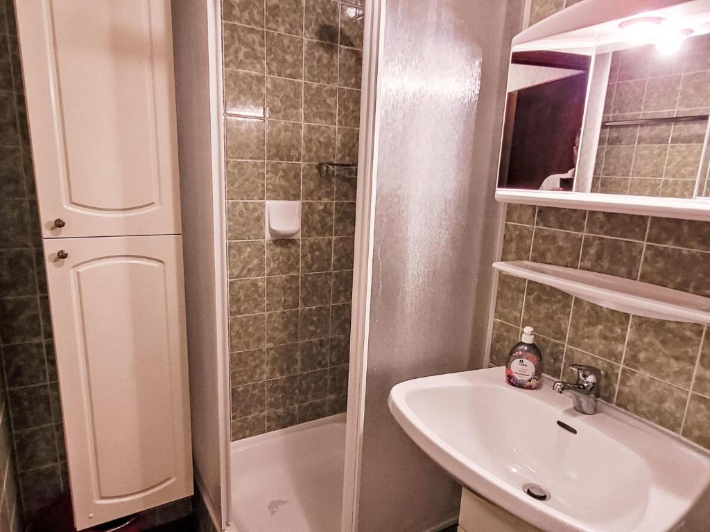 Koupelna v ubytování Apartment Top A45 by Interhome