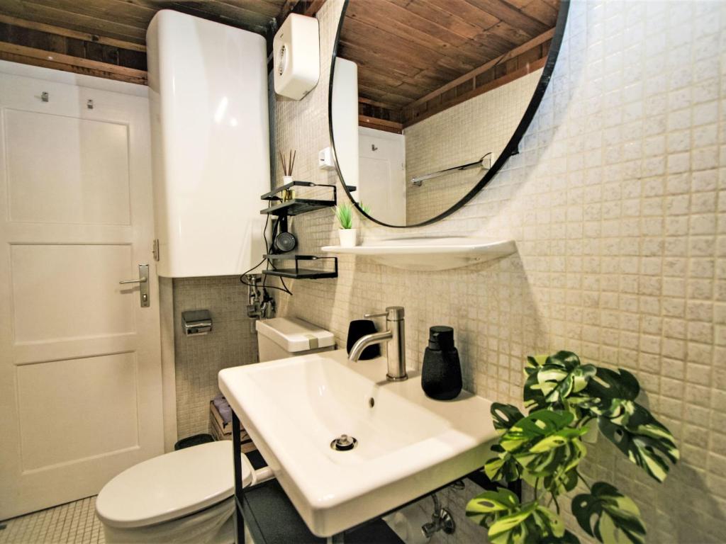 Koupelna v ubytování Holiday Home s`Hüttl reloaded by Interhome