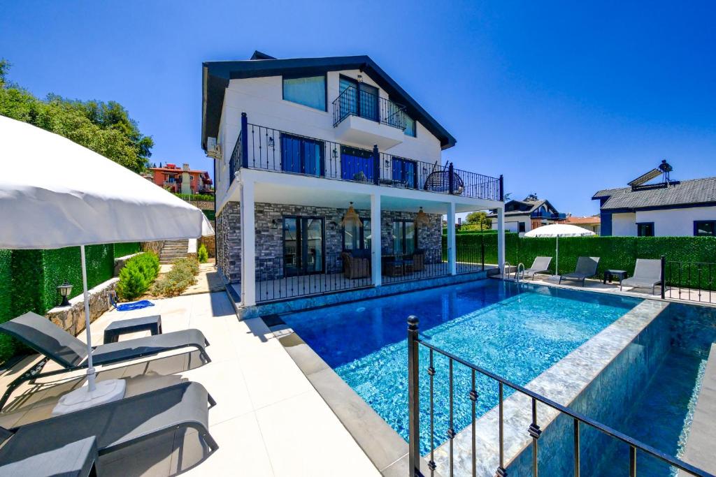 Bassein majutusasutuses Lycian Seaside Family-Friendly Luxury Villa Fethiye, Oludeniz by Sunworld Villas või selle lähedal