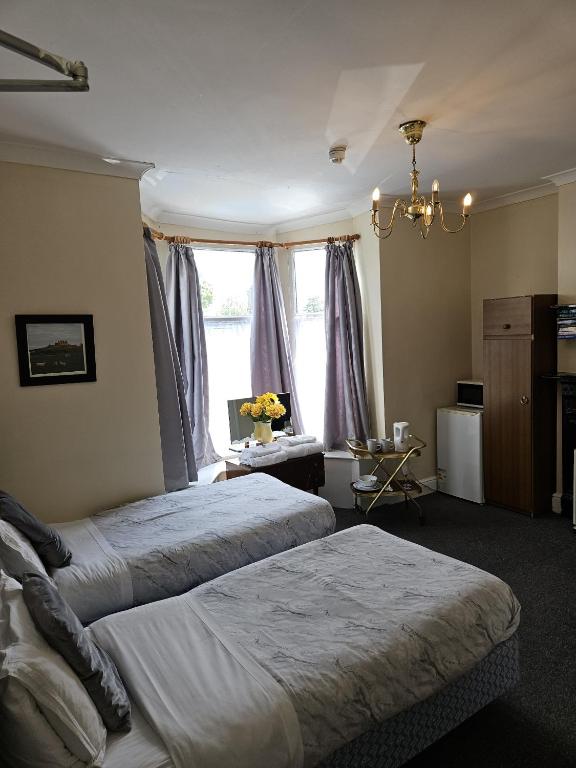 Rose Marie Guest House - Double Or Twin Room With Private Bathroom
