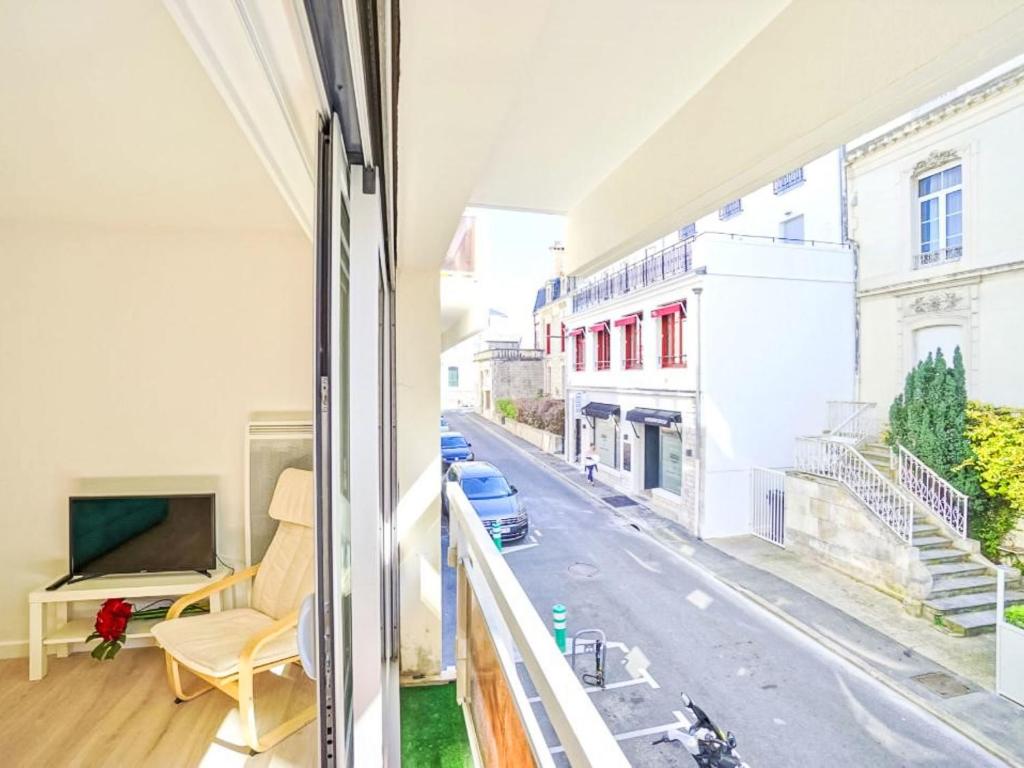 un appartement avec vue sur une rue dans l'établissement Studio Saint Andrews-3 by Interhome, à Biarritz