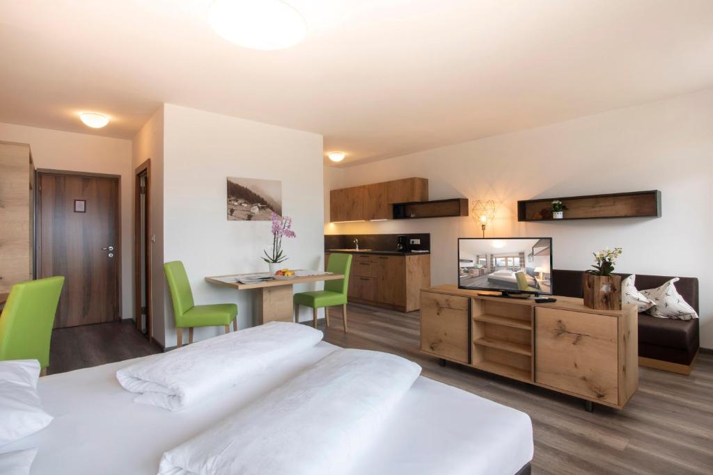Kuchyň nebo kuchyňský kout v ubytování Hotel Schönbrunn