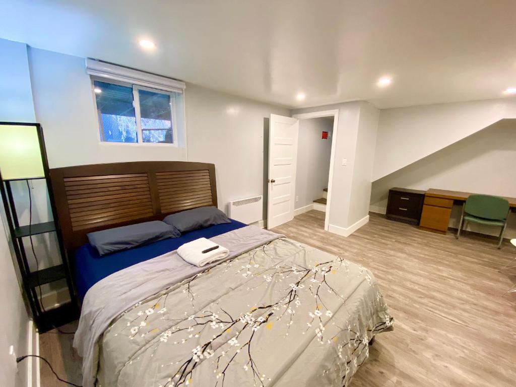a bedroom with a large bed and a desk at MontREAL HOMES - Affordable Rooms, Smart TV, Shared Kitchen in Montréal