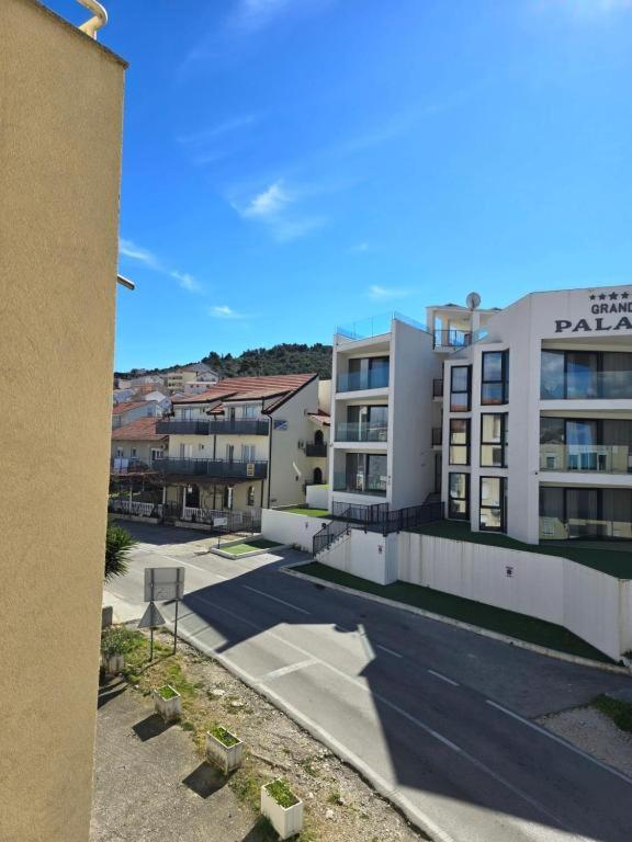 Budova, v ktorej sa apartmán nachádza