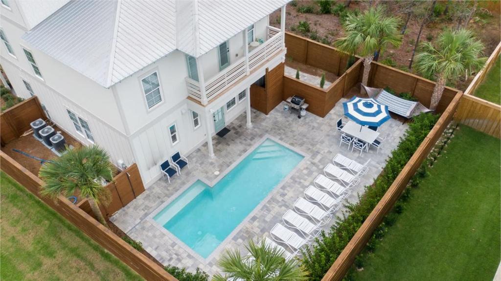Luxury Home with Pool Golf Cart 4 Min to Beach