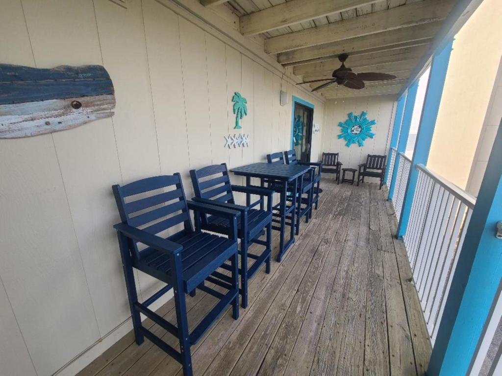 Fotografie z fotogalerie ubytování The Beach is Only Steps Away (F2) BEACHFRONT - Sleeps 8 v destinaci Gulf Shores