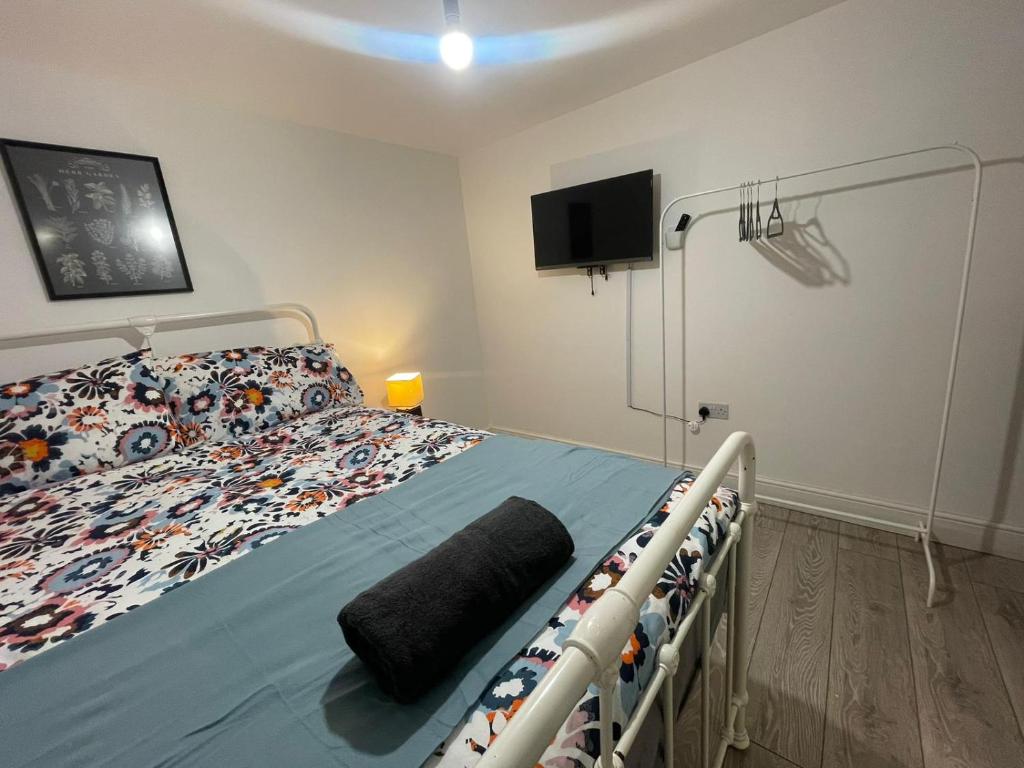 Sweet 4 bedroom House Driveway and Large Garden, Ilford (updated prices