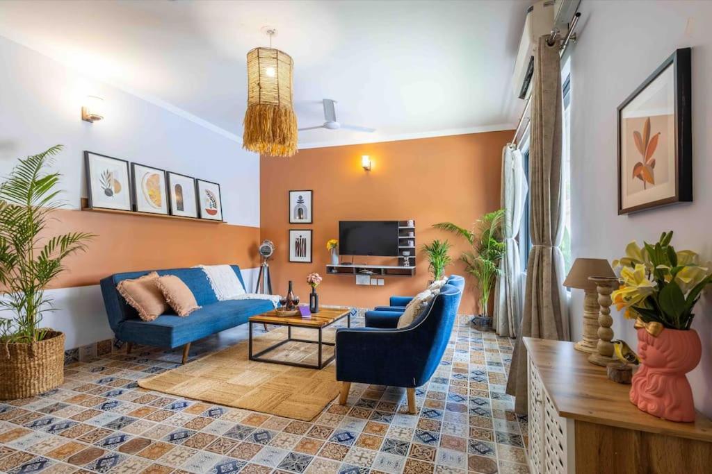 Μια τηλεόραση ή/και κέντρο ψυχαγωγίας στο Sunset Bay 1BHK Pool Nr Thalassa