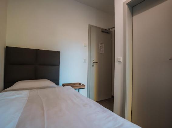 Mey Boardinghouse - 14