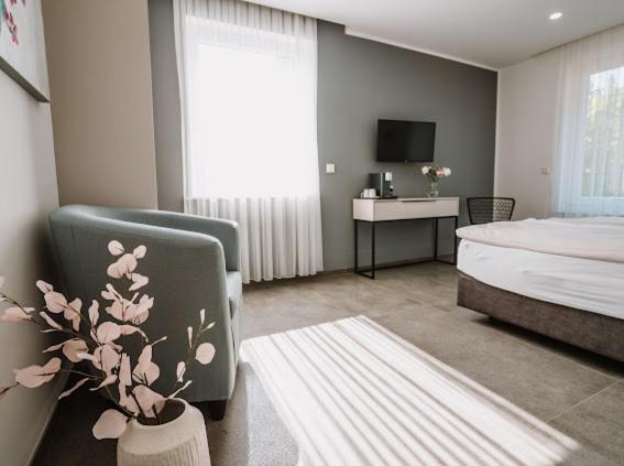 Mey Boardinghouse - 1