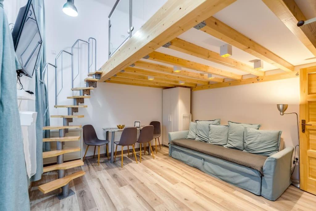 Гостиная зона в Amazing Kazinczy Flat No. 1 Budapest