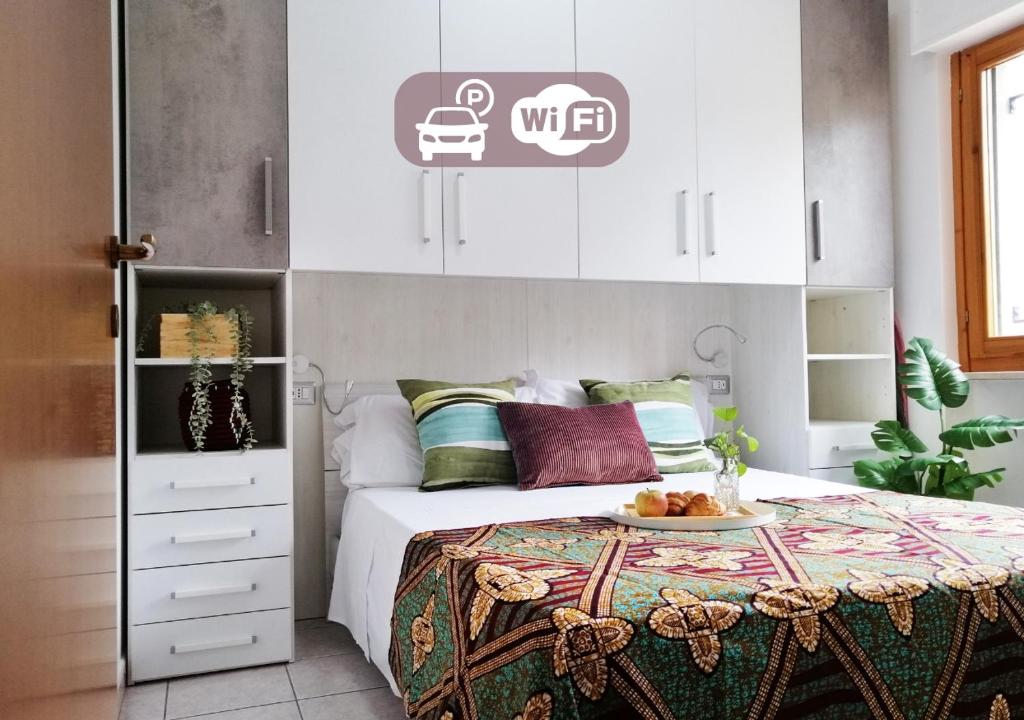 a bedroom with a bed with a plate of food on it at HoliHome - Nobil Villani - Bilocale piano terra in Tortoreto Lido