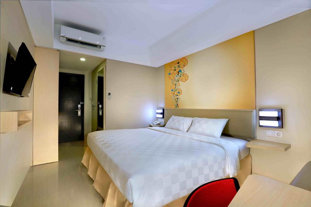 Postel nebo postele na pokoji v ubytování Cordela Hotel Cirebon