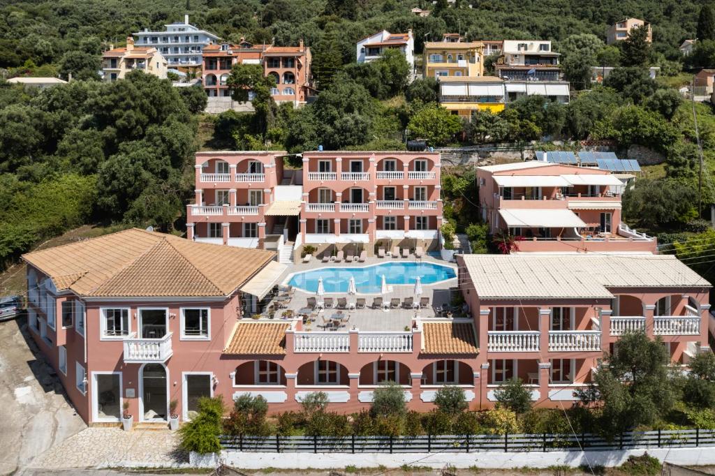 Bazén v ubytování Paradiso Hotel Sea View and Pool Suites Ipsos Corfu nebo v jeho okolí