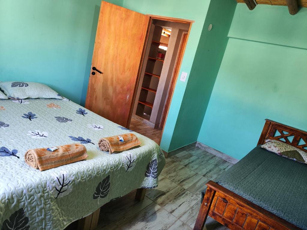 a room with two beds with towels on the bed at susurros del viento in Tilcara