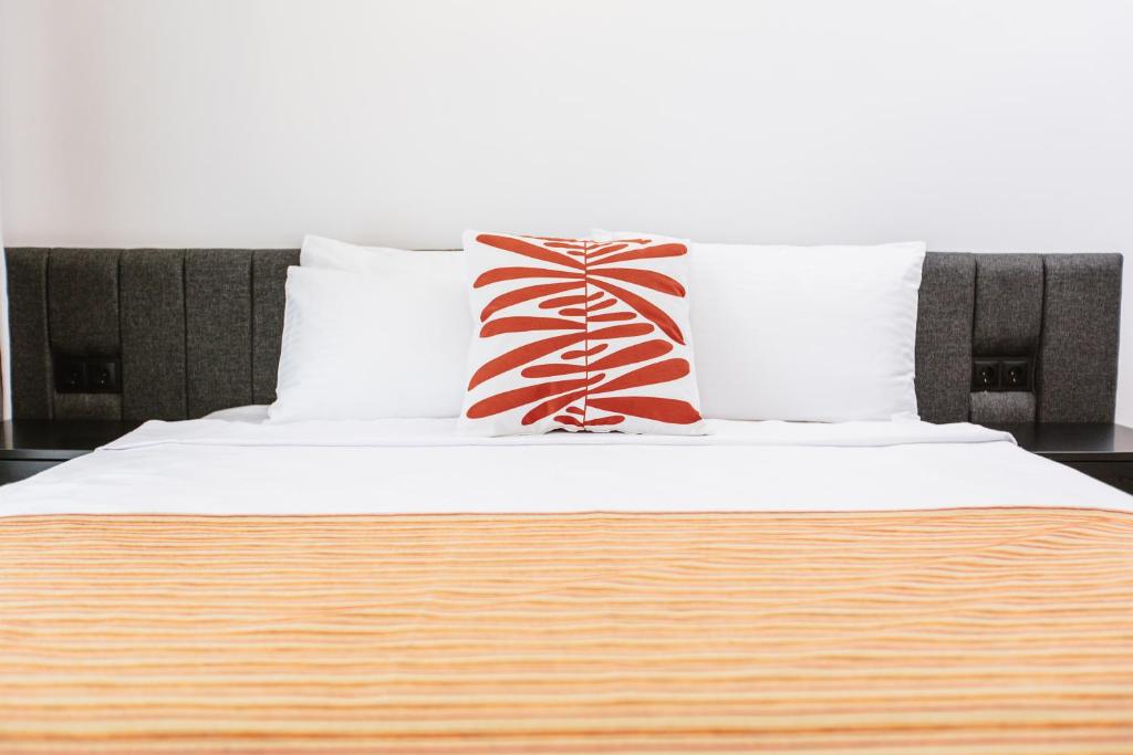 Ella Suites Hotel - 8