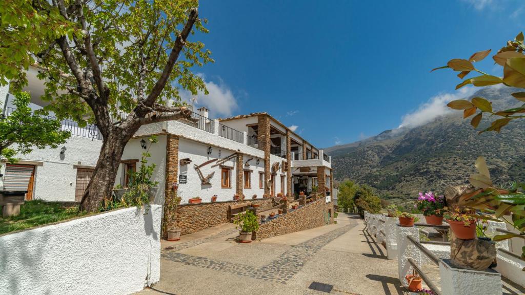 Nespecifikovaný výhled na hory nebo výhled na hory při pohledu z hotelu