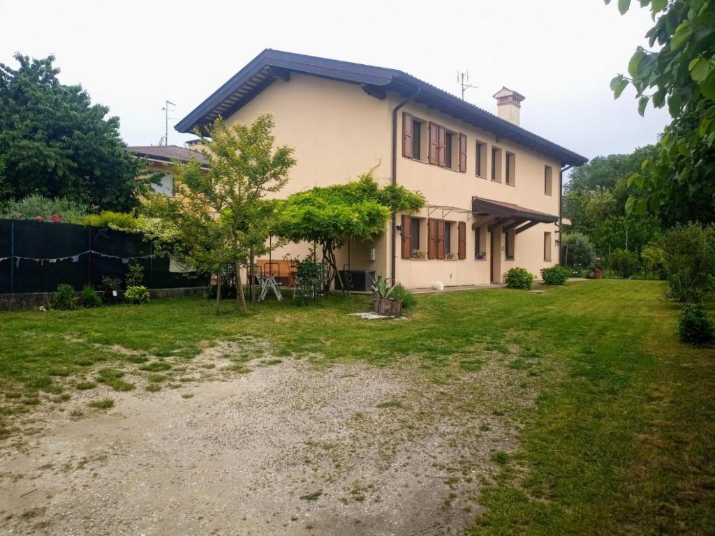 a house with a yard in front of it at Suite familiare immersa nel verde in Bagnário Arsa