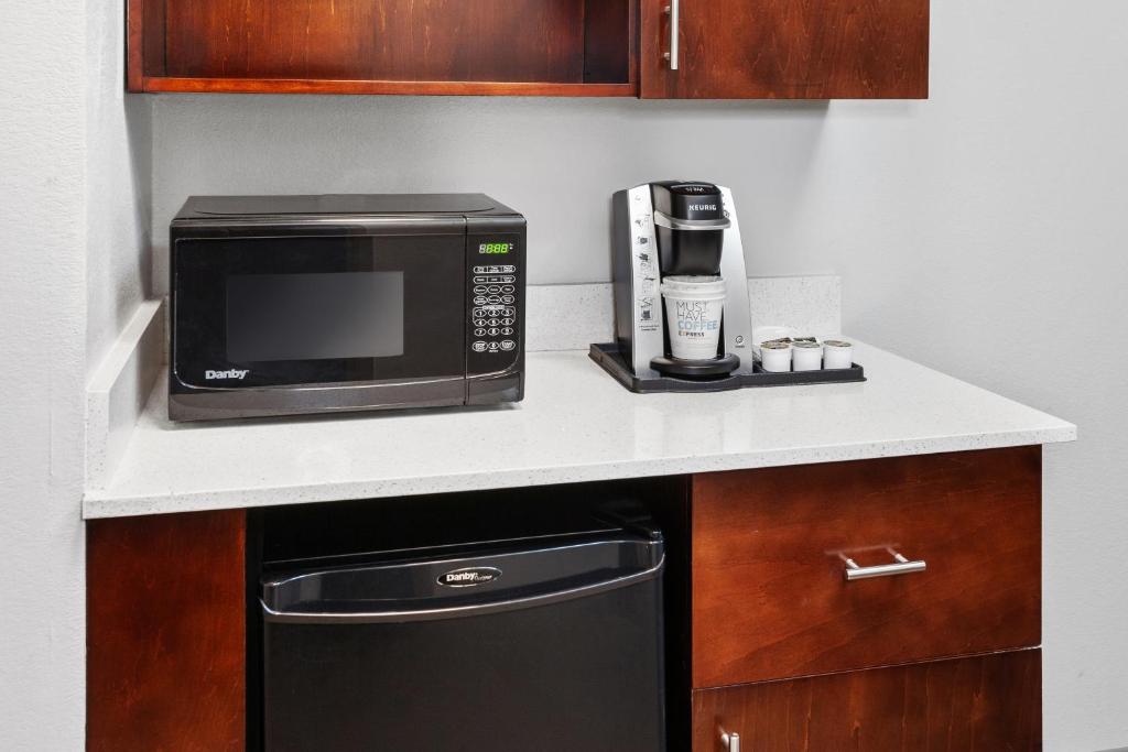 Holiday Inn Express & Suites Carmel North – Westfield, an IHG Hotel - Chambre Standard Avec Deux Lits Queennes