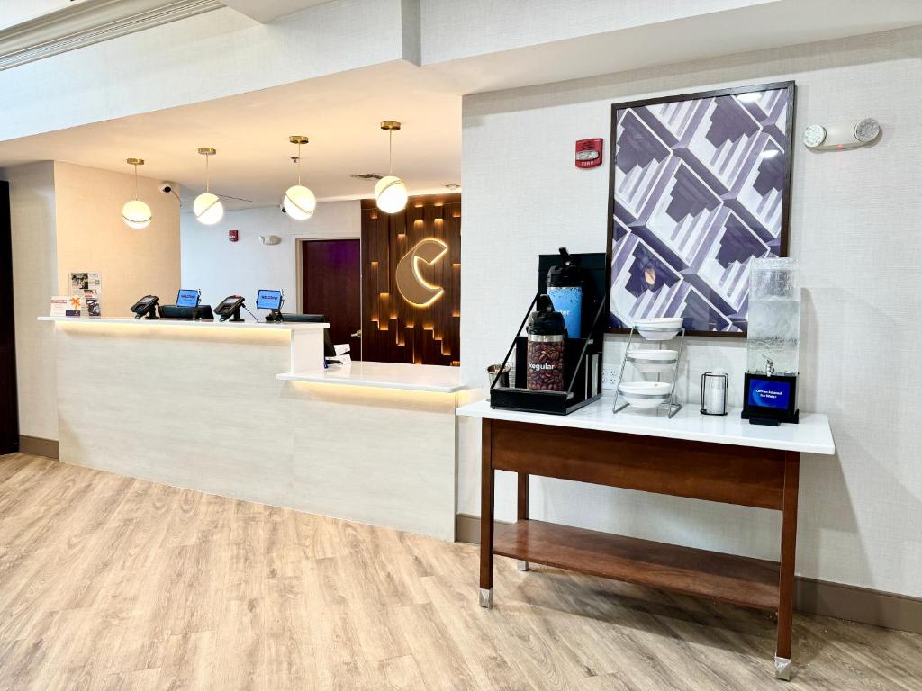 Comfort Suites East Brunswick - South River photo