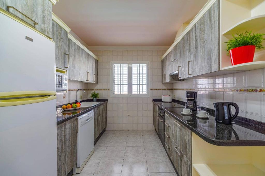 Kuchyň nebo kuchyňský kout v ubytování Villa Sol Lanzarote by Villa Plus