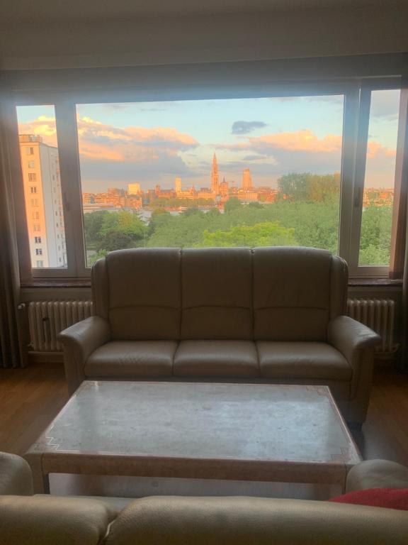 Fotografie z fotogalerie ubytování Apartment Linkerover- City Centre & Cathedral view v Antverpách