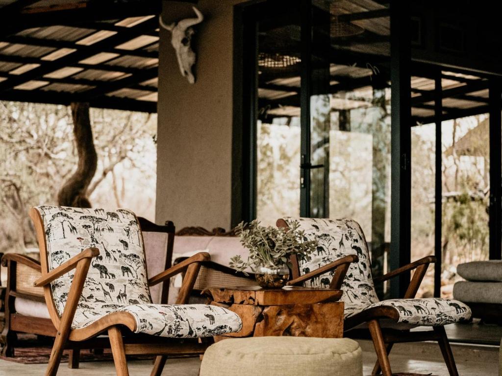 Posezení v ubytování Maroelani Lodge- Greater Kruger Private Reserve
