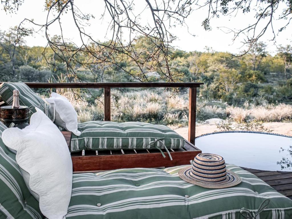 Postel nebo postele na pokoji v ubytování Maroelani Lodge- Greater Kruger Private Reserve