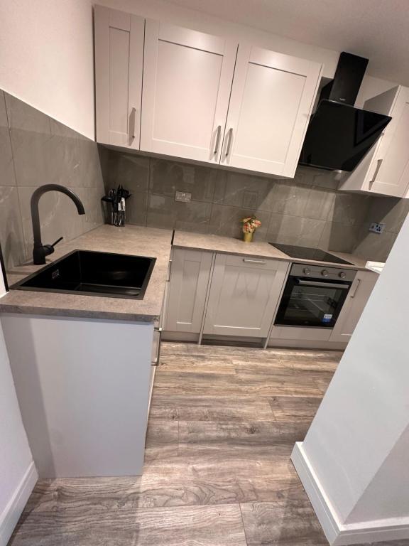 Dapur atau dapur kecil di -R1- Newly Renovated En-Suite Private Room in Birmingham Selly Oak