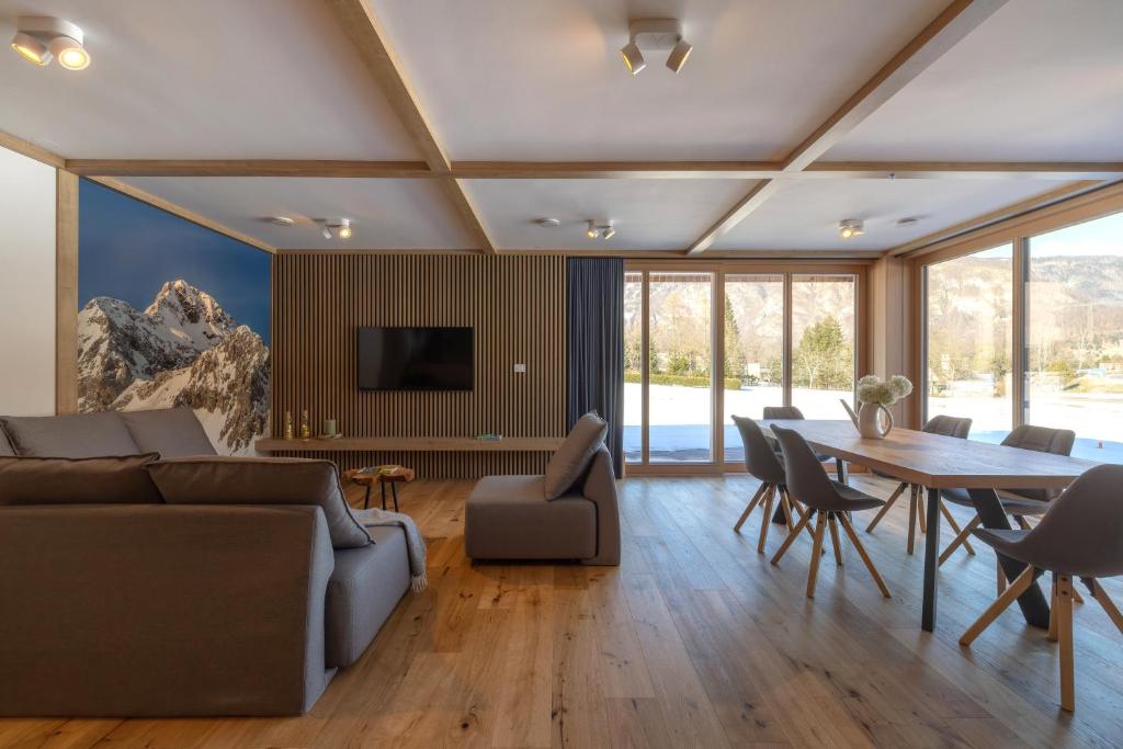TV a/nebo společenská místnost v ubytování House Natura Triglav