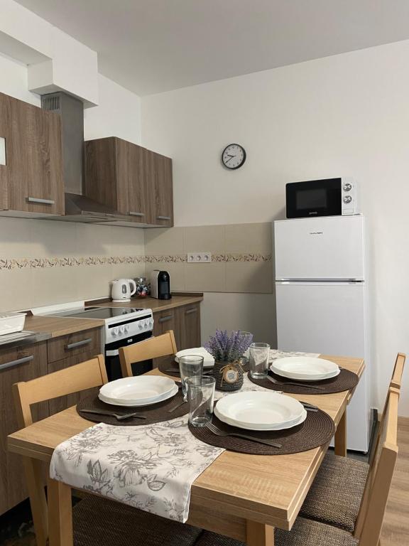 Kuchyňa alebo kuchynka v ubytovaní Harley Apartman
