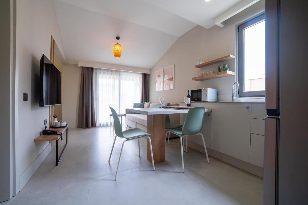 Kuchyň nebo kuchyňský kout v ubytování Bomo Suites