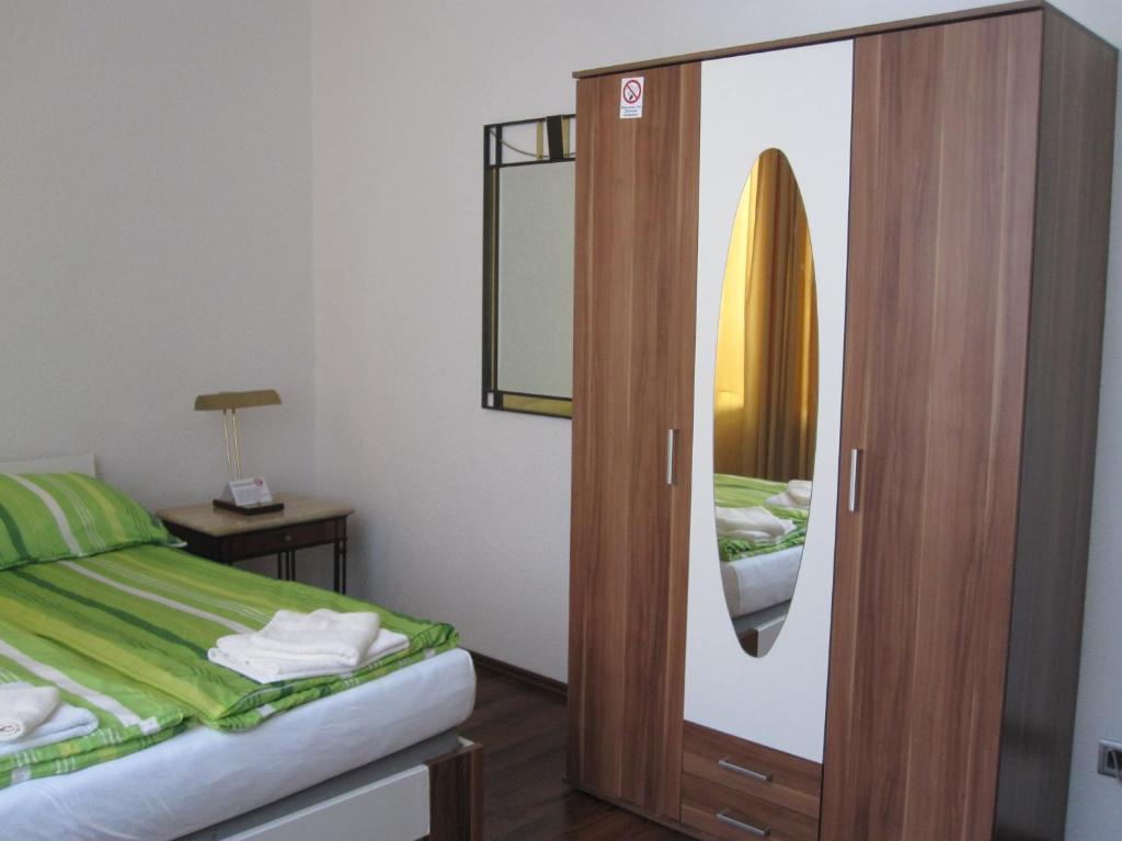 Postel nebo postele na pokoji v ubytování Hotel-12-Apostel