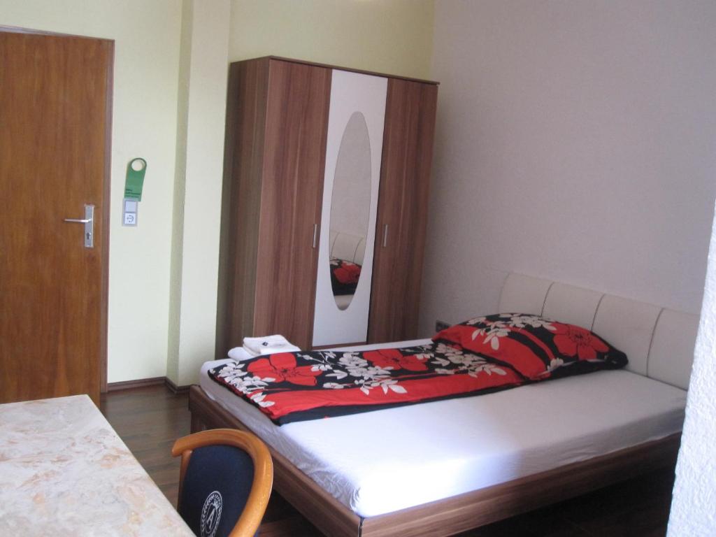 Postel nebo postele na pokoji v ubytování Hotel-12-Apostel