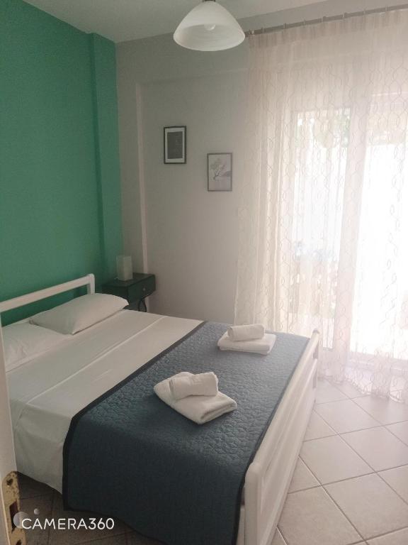 A bed or beds in a room at Apartment R&F1