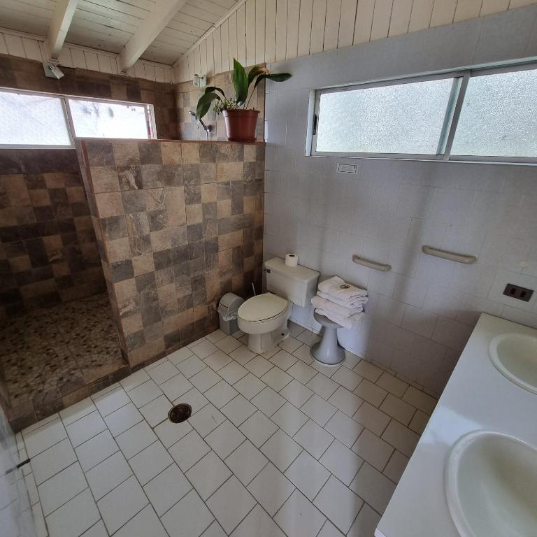 Un baño de Max & Mar Pichilemu