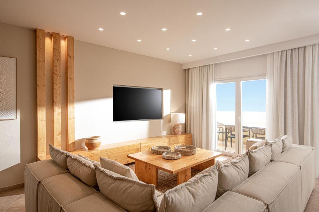 Televízia a/alebo spoločenská miestnosť v ubytovaní Elèa Concept Hotel & Suites
