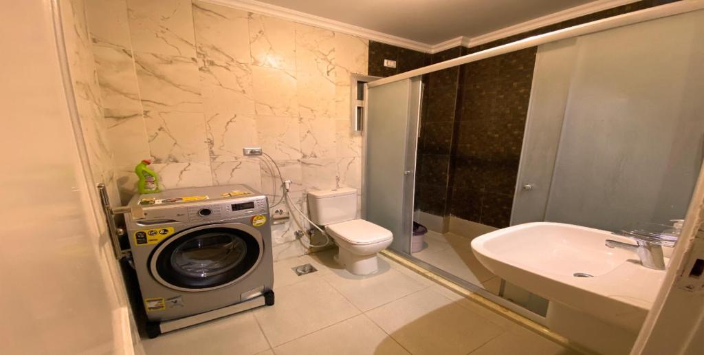 Koupelna v ubytování Al Rehab Wohnung