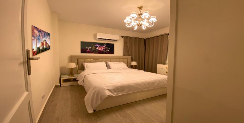 Postel nebo postele na pokoji v ubytování Al Rehab Wohnung