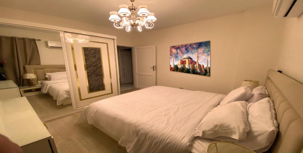 Postel nebo postele na pokoji v ubytování Al Rehab Wohnung