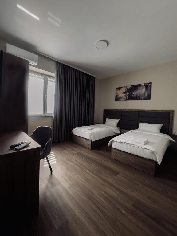 Postel nebo postele na pokoji v ubytování Nesvit Hotel