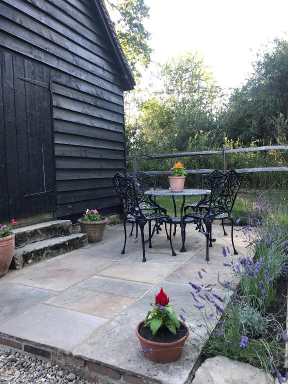 Gatwick hideout - One-Bedroom Apartment