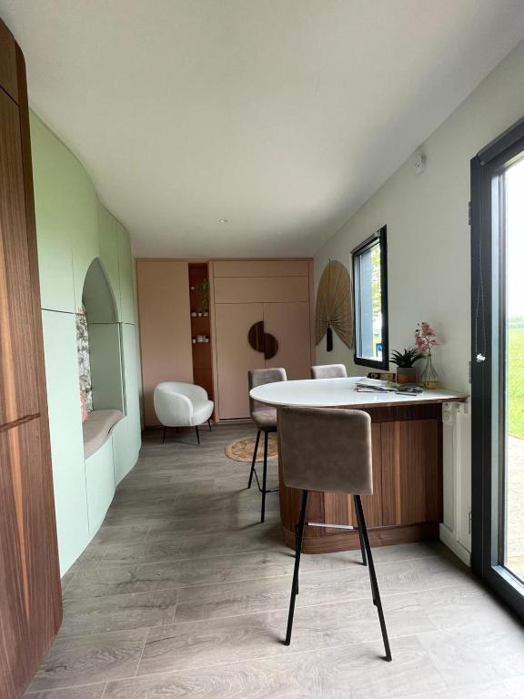 Photo de la galerie de l'établissement Au calme, raffiné, pour 2 personnes, à Rancé